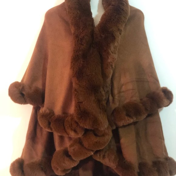 COPY - FAUX FUR TRIM KNITTED PONCHO - Picture 9 of 11